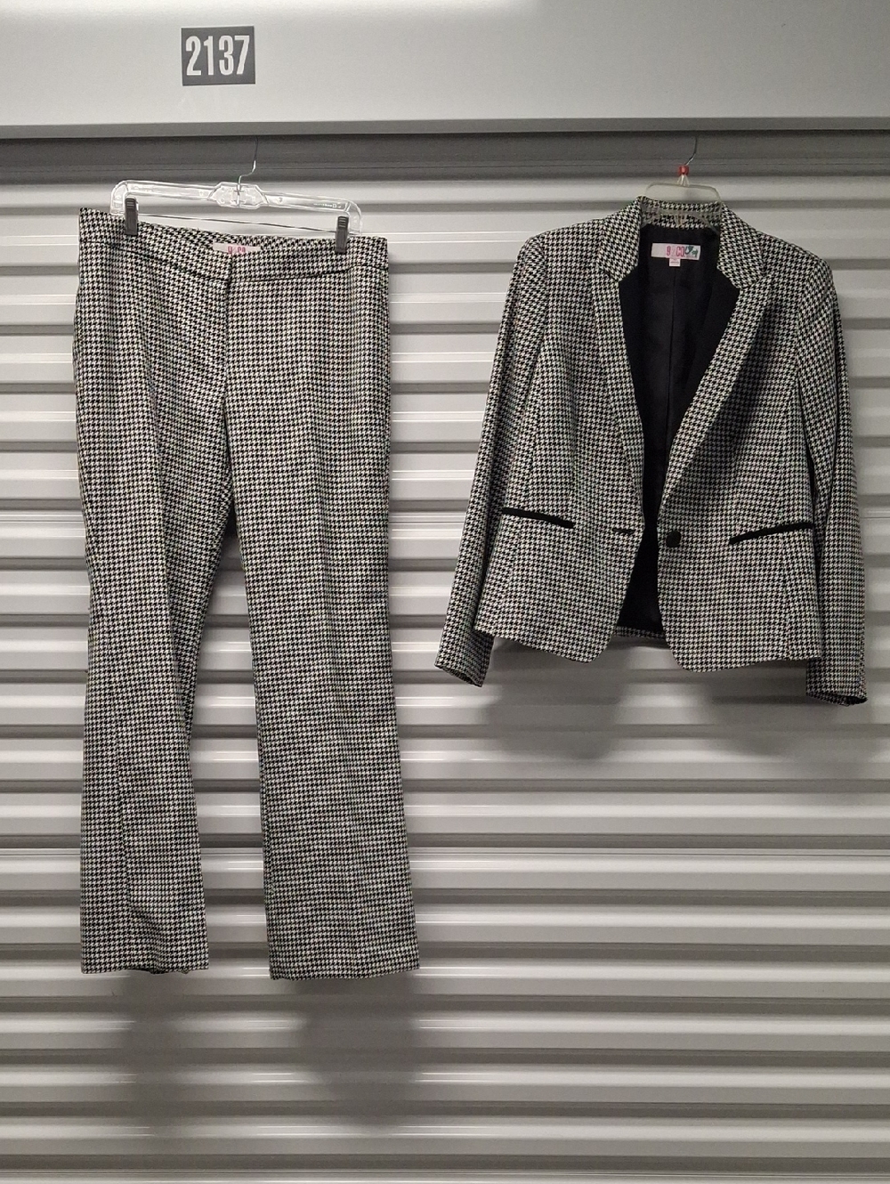 Houndstooth Women’s Two-Piece Pantsuit - Black & White